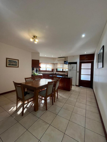 Casa En Inmejorable Zona!!