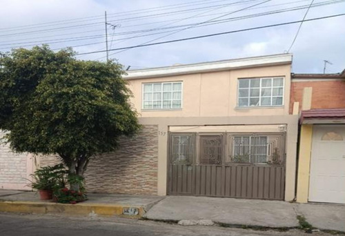 Casa En Venta En Nezahualcóyotl Edo De Méx. Ev