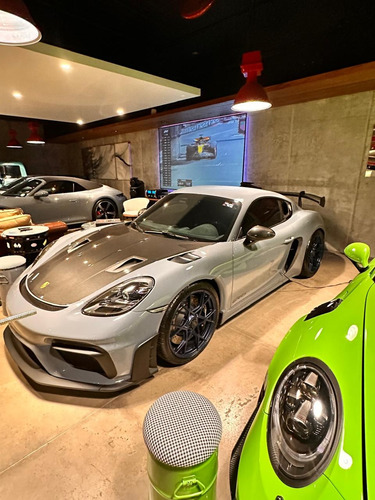 Porsche 718 Cayman GT4 RS version Weissach