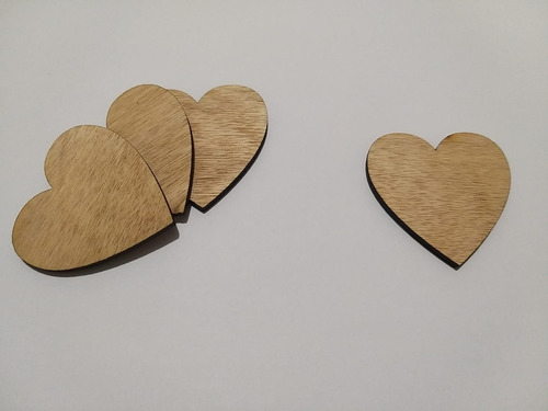 Imagen 3 de 4 de Set 50 Corazones De Madera Terciada 5x5 Cm Manualidades