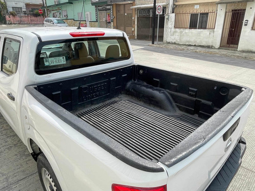 Imagen 6 de 11 de Nissan Np300 2018 2.5 Doble Cabina S Aa Pack Seg Mt