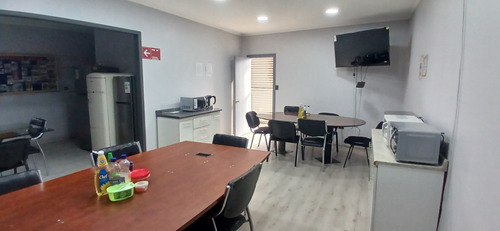 Bodega Logistica Con Racks 770m2 San Ignacio / Outlets