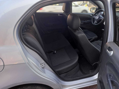 Imagem 12 de 15 de Volkswagen Gol 2016 1.6 Msi Comfortline Total Flex 5p