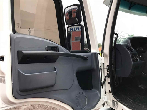 Imagem 8 de 11 de Caminhao Ford Cargo 1719