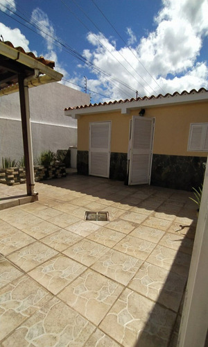 Imagen 17 de 30 de Casa En Venta Puerto Ordaz, Urbanización Chilemex Calle Copiapó, Bella Y Lista Para Iniciar Tu Hogar En Una Zona Tranquila. Una Casa Amplia Para Compartir En Familia