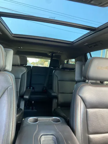 Chevrolet Suburban 5p High Country V8/6.2 Aut
