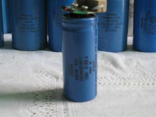 Condensador Electrolítico En Dc 8.100uf 100vol (Usado)