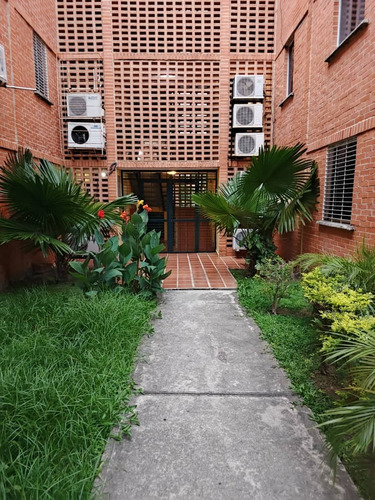 Angelica Acosta Vende Confortable Apartamento En Residencia Tulipan San Diego