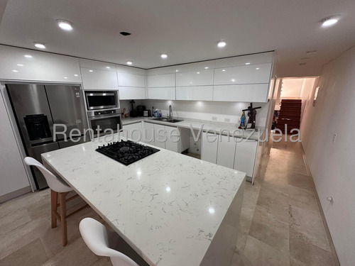 Townhouse En Venta En Villa Nueva Hatillo Cda 25-10925 Yf