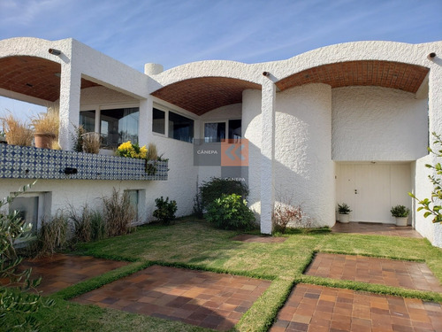 Exclusiva Casa En El Faro De Punta Del Este Del Arquitecto Petit De La Villon