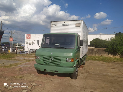 Caminhão Mb 710 Plus Pneus Novos Com Baú Ano 2009