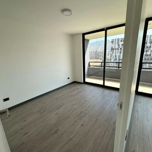 En Arriendo Espectacular Depto 1d1b - Metro M. Montt
