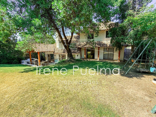 Vende Casa Con Gran Jardin En Huinganal En Lo Barnechea