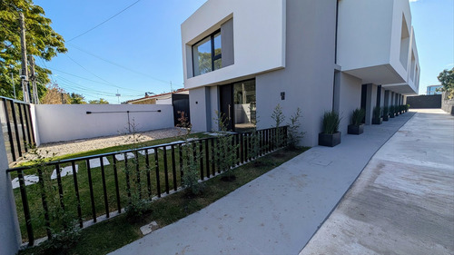 Venta Casa A Estrenar 2 Dormitorios Cochera Y Parrillero