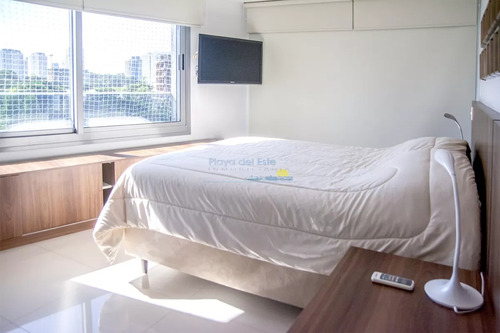 Apartamento En Venta En Torre Esmeralda De 3 Dormitorios , En Punta Del Este