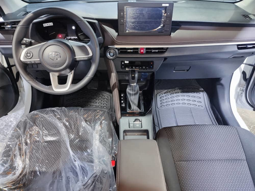 Imagen 3 de 14 de Toyota Yaris E 2023