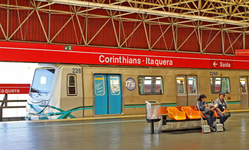 Apartamento Mobiliado 1 Dorm C/ Varanda 5 Min Metrô Itaquera