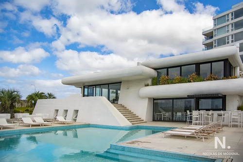 Vende Apartamento Con Vista Al Mar De 3 Suites, En Mansa- Punta Del Este.