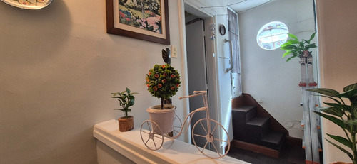 Venta Casa En Pocitos 3 Dormitorios Luis De La Torre Y Sarmiento Con Amplia Terraza Y Parrillero