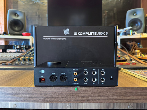 Interface De Áudio Native Instruments Komplete Audio 6 Mk2 Preto (Usado)