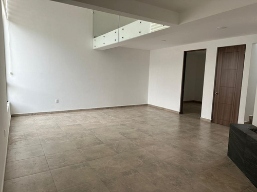 Venta De Casa Nueva Residencial En Toluca, Cacalomacán. Amplio Jardín Y Roof Garden. 5 Estacionamientos. 4 Recámaras. 3 Baños Completos. Para Estrenar Gran Oportunidad. Recursos Propios.