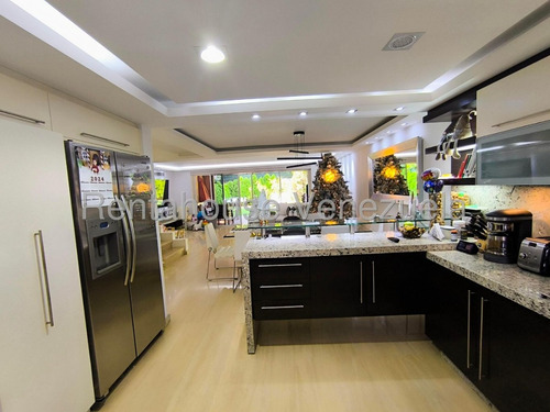Vendo Hermoso Townhouse En El Hatillo Negociable