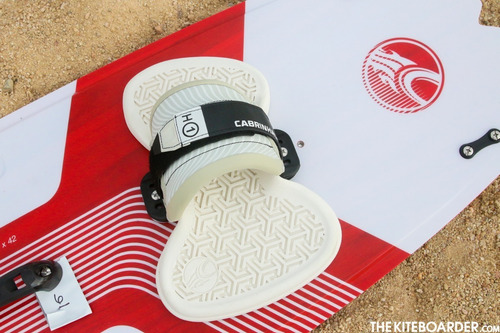 Imagen 6 de 8 de Tabla Kitesurf Cabrinha Spectrum 2020 + Straps H1 Completa