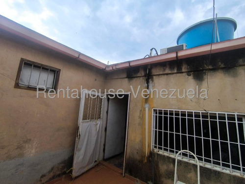 Bella Casa Duplex Ubicada En Conjunto Cerrado Con Vigilancia 24 Hrs, Sala Comedor Concepto Abierto, Cocina Empotrada Moderna Con Tope De Cuarzo,area De Faena, Patio,terraza Con Escaleras Independiente