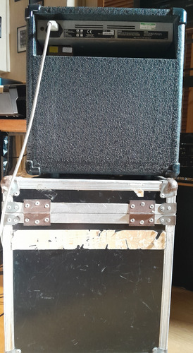 Equipo De Guitarra O Teclado Laney Kc 25 Negro (Usado)