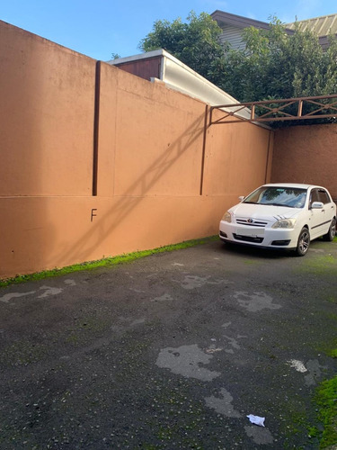 Se Arrienda Estacionamiento En Edificio Chacabuco