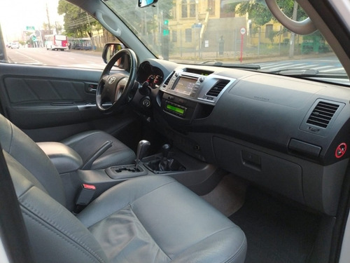 Imagem 4 de 15 de Toyota Hilux Srv 3.0 Turbo Diesel 4x4 Automática 2015-