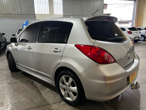 Nissan Tiida 1.8 Sl Flex 5p