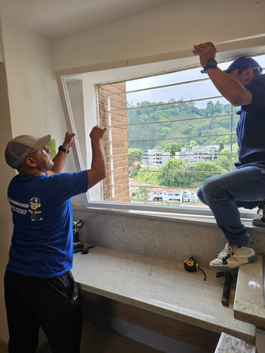 Mantenimiento, Reparación Puertas De Vidrio Baños Ventanas