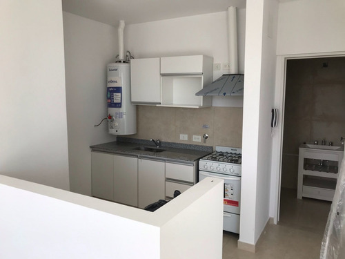 Imagen 11 de 12 de Departamento Con Balcón Sobre Avellaneda