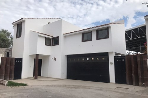 Amplia Casa En Venta En Viñedos, Primera Etapa En Torreon, Coah.