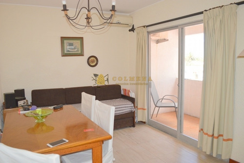 Apartamento En Peninsula De 1 Dormitorio, 1 Baño (reciclado) Cocina Definida (mejorada) Living Comedor Con Salida A Balcón Y Garaje Cubierto Con Baule- Ref: 2352