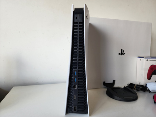 Imagen 5 de 7 de Playstation 5 825gb Con Lectora + 2 Controles, Cables Y Caja