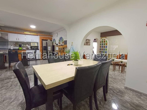 Casa De Amplios Espacios Amoblada En Urb. Lourdes. Ljsa 25-13114