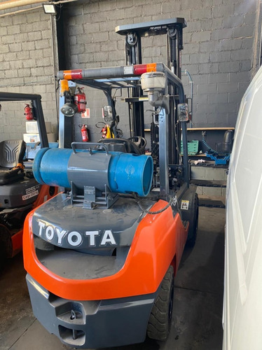 Imagem 6 de 6 de Empilhadeira Toyota Modelo 8fg30 Triplex 6 Mtrs Cap 3 Ton