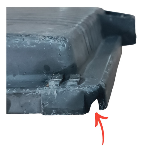 Tapa Porta Filtro Aire Detalle, Nissan Tsuru 3, 1997-2017 (Usado)