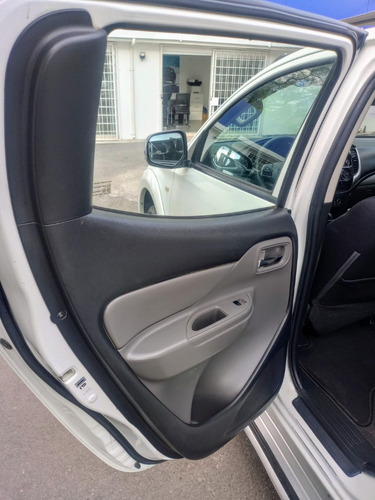 Mitsubishi L200 2.4 Cabina Doble 4x2 Mt