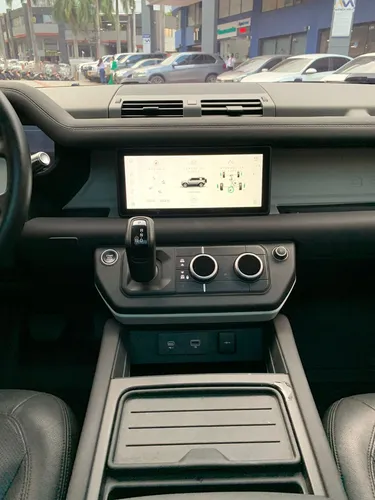 Land Rover Defender First 2021
