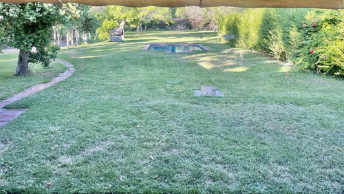 Espléndida Parcela Con Linda Casa Familiar En Venta