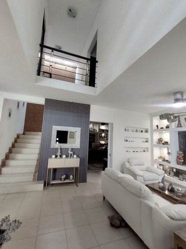 Casa Estilo Contemporáneo En Lomas De Cuernavaca.