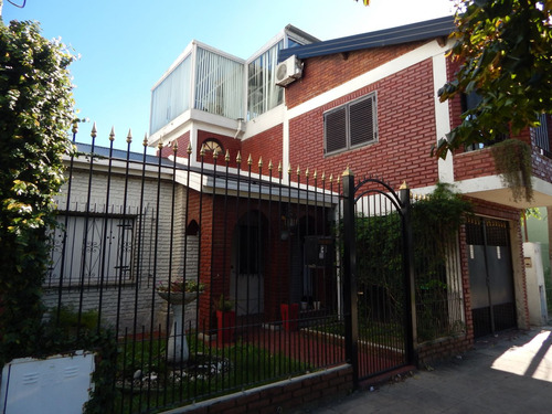  32 E/ 135 Y 136. Casa En Ph Frente 4 Dormitorios Con Cocher