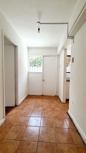 Casa En Venta De 4 Dorm. En Ñuñoa