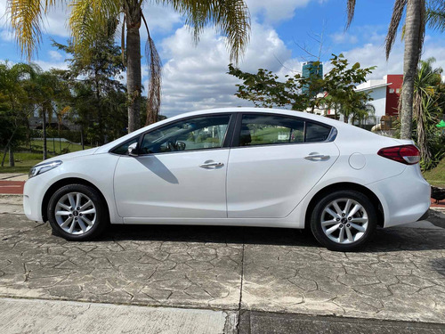 Imagen 8 de 14 de Kia Forte 2.0 Ex Mt 2018
