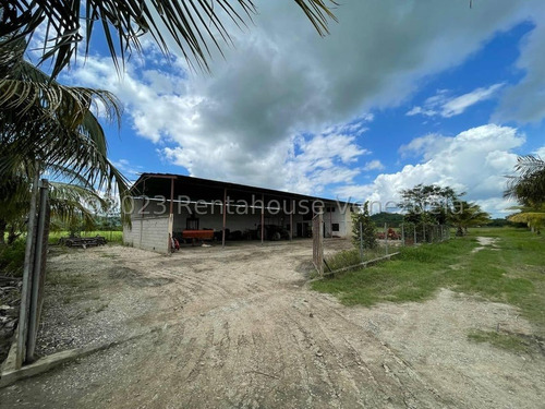 Carlos Colmenarez Felx 23-33543 Vende Finca Con 10 Hectareas Y 4.642 Mts Pozo Profundo De 80 Metros, Bomba De 14 Hp Luz Trifasica Laguna De 50 Por 40 Metros Cochinera De 30 Corrales
