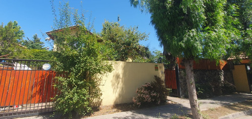 Casa 2 Pisos Amplia , 5 Dormitorios , 3 Baños , Living , Com