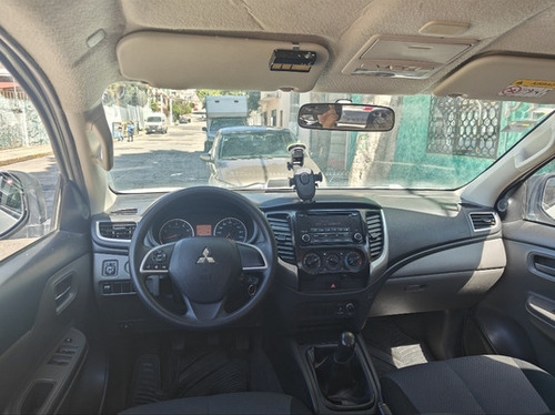 Mitsubishi L200 2.4 Cabina Doble 4x2 Mt